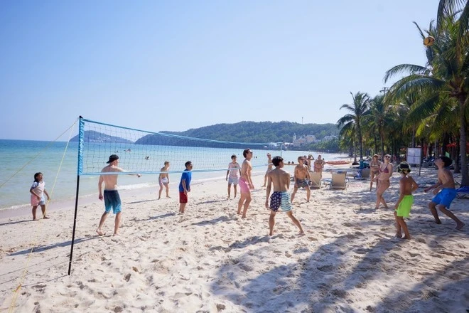 Những bãi biển tại Nam đảo Phú Quốc như bãi Kem hấp dẫn du khách với bãi cát thoải, rộng, phù hợp với các hoạt động thể thao ngoài trời.