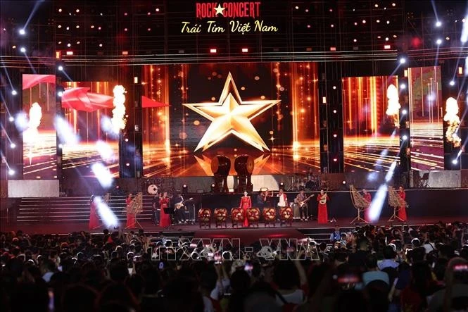 Tiết mục trong chương trình "Rock Concert - Trái tim Việt Nam".