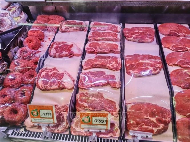 Quầy bán thịt bò và thịt lợn tại siêu thị La Comer ở Thủ đô Mexico City.