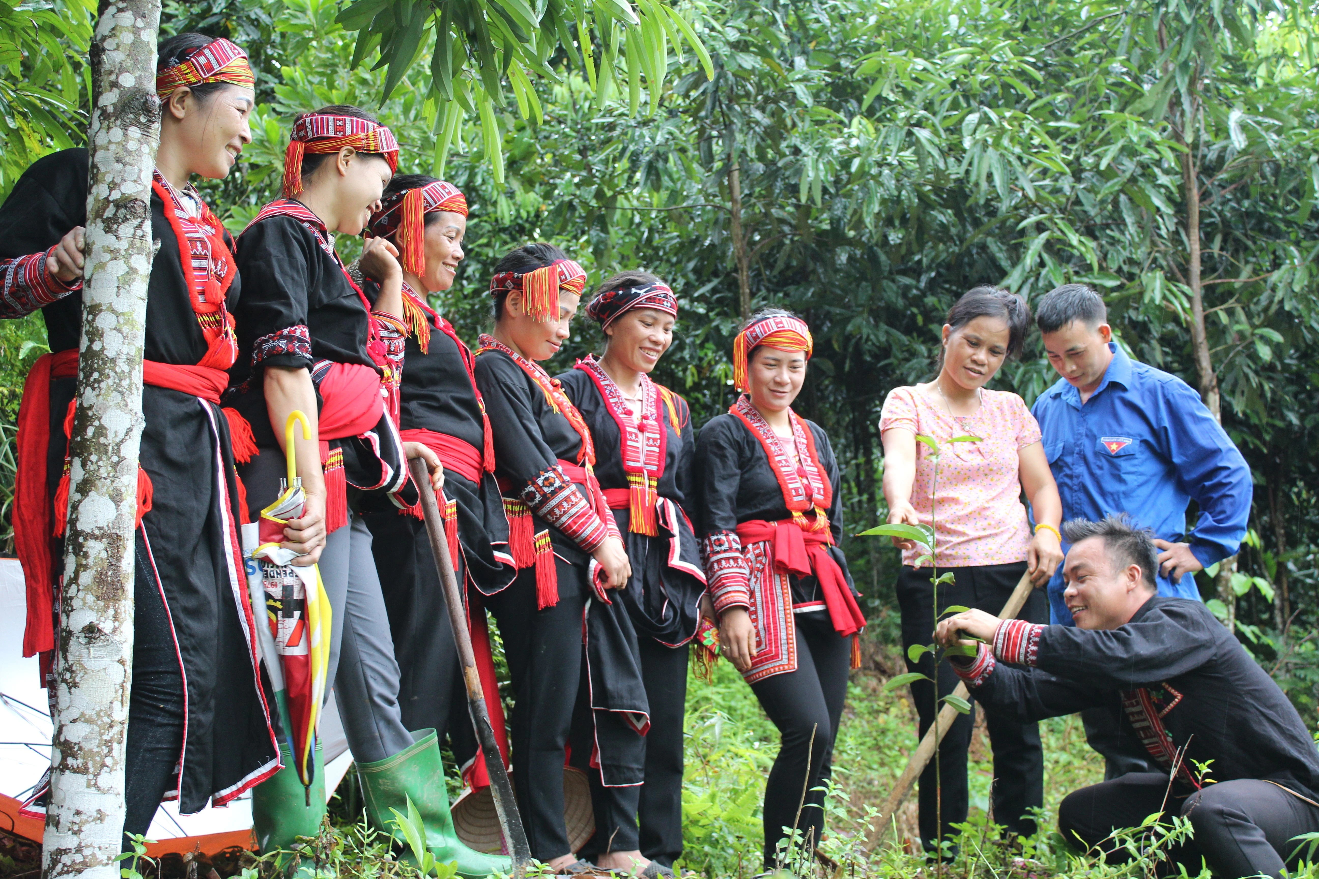 nguoi-dan-xa-phuc-loi-huong-dan-nhau-cach-trong-que.jpg