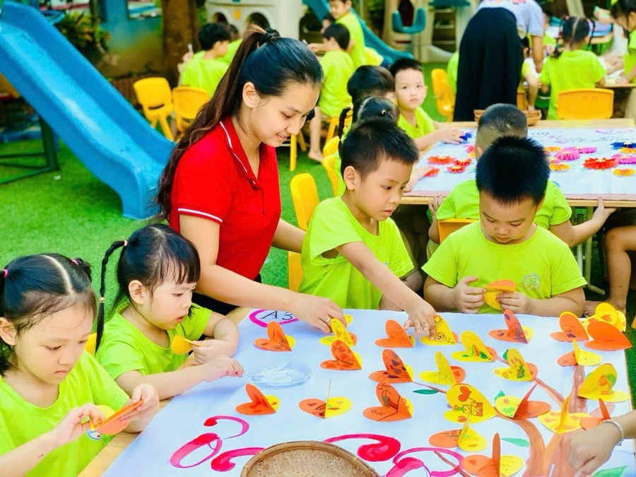 Được hỗ trợ về tài chính sẽ tạo thêm động lực để giáo viên thêm yêu nghề.