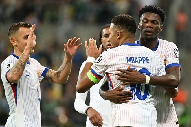 Mbappe ghi bàn góp công giúp Pháp khởi đầu thuận lợi.