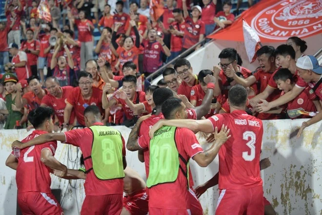 Công an Hà Nội FC lần đầu tiên giành Siêu cúp quốc gia.