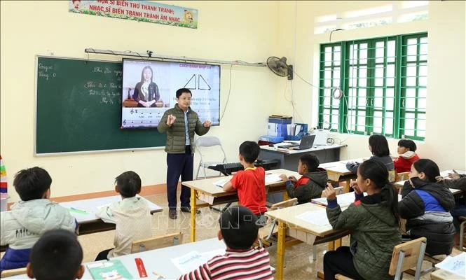 Giờ học âm nhạc của học sinh Trường phổ thông dân tộc bán trú tiểu học Tả Gia Khâu (Mường Khương).