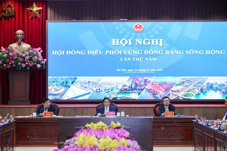 Thủ tướng nhấn mạnh 6 nhiệm vụ, giải pháp quan trọng mà các bộ ngành, địa phương cần tập trung thực hiện để phát triển vùng Đồng bằng sông Hồng bền vững, đạt mục tiêu tăng trưởng kinh tế "2 con số" - Ảnh: VGP/Nhật Bắc