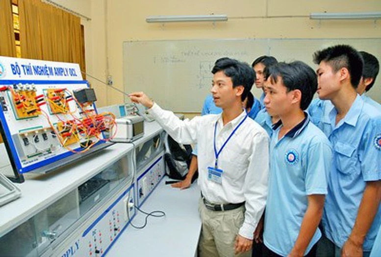 Thời gian làm việc của nhà giáo dạy trình độ trung cấp là 44 tuần.