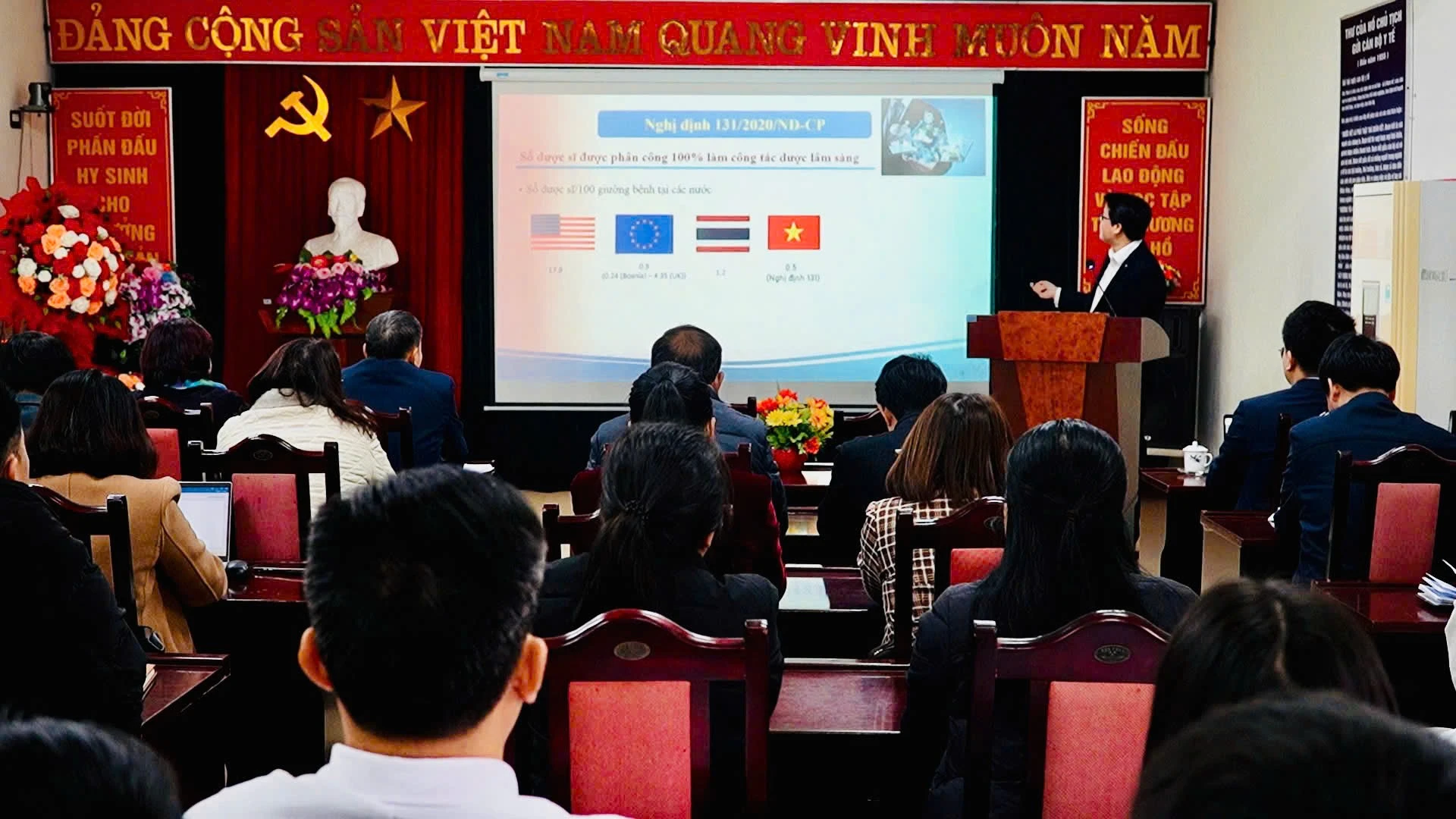 pho-giao-su-tien-sy-nguyen-thanh-hai-truong-dai-hoc-duoc-ha-noi-giang-ve-noi-dung-chuyen-doi-so-trong-cong-tac-duoc-lam-sang.jpg