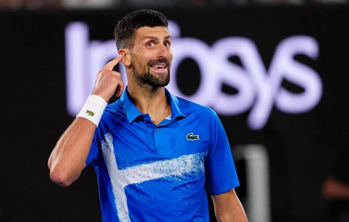 Tay vợt Djokovic.