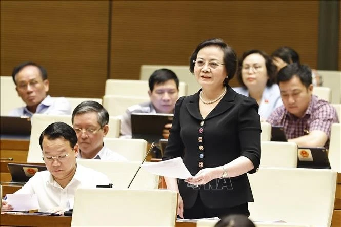Bộ trưởng Bộ Nội vụ Phạm Thị Thanh Trà phát biểu giải trình, làm rõ một số vấn đề đại biểu Quốc hội nêu. Ảnh: Doãn Tấn/TTXVN