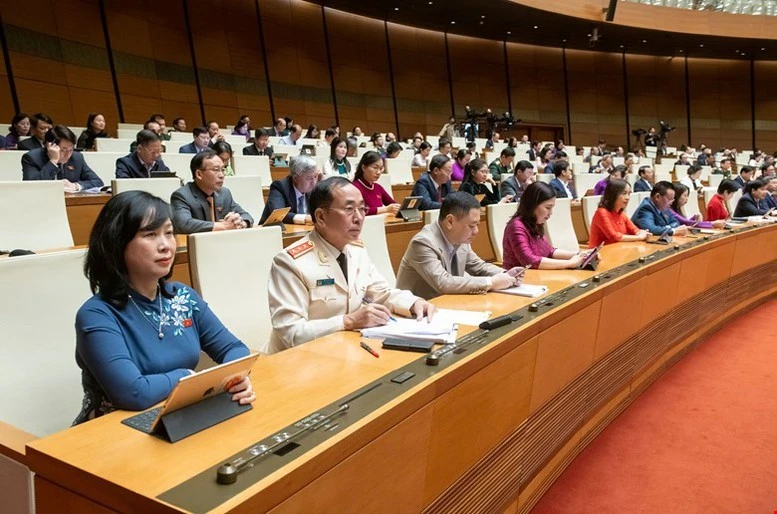 Quốc hội đã biểu quyết thông qua 18 luật và 21 nghị quyết, trong đó có 4 nghị quyết có chứa quy phạm pháp luật luật với tỷ lệ tán thành cao