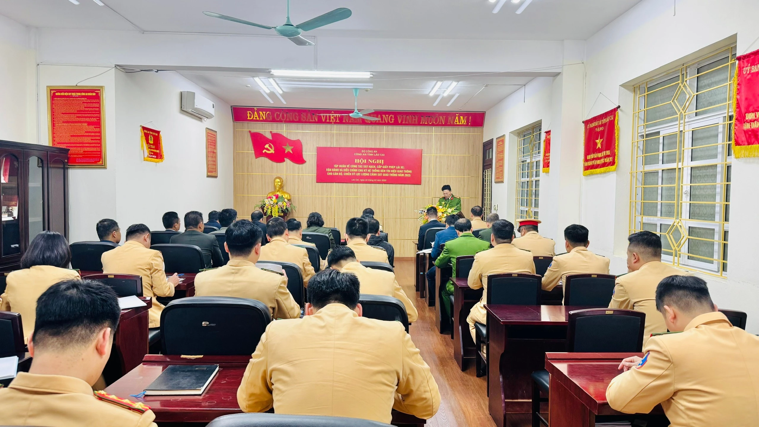 anh-1-quang-canh-buoi-tap-huan.jpg