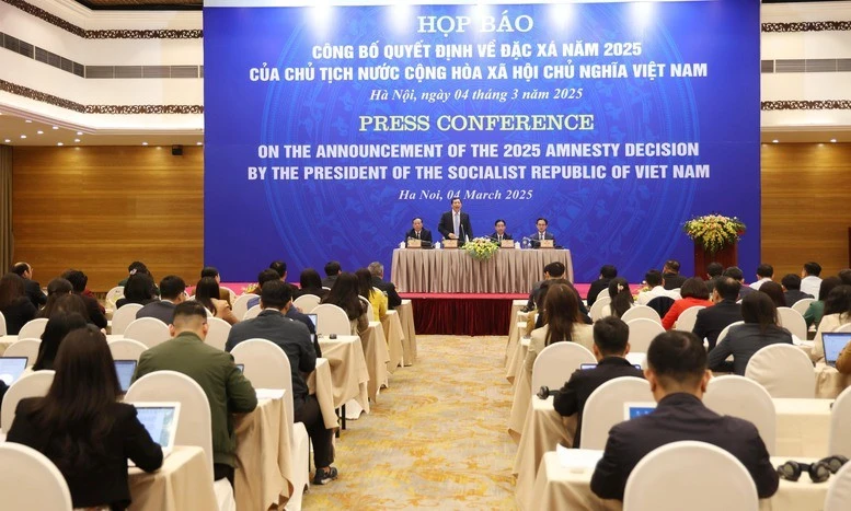 Trung tướng Lê Văn Tuyến, Thứ trưởng Bộ Công An trả lời câu hỏi của phóng viên - Ảnh VGP/Đức Tuân
