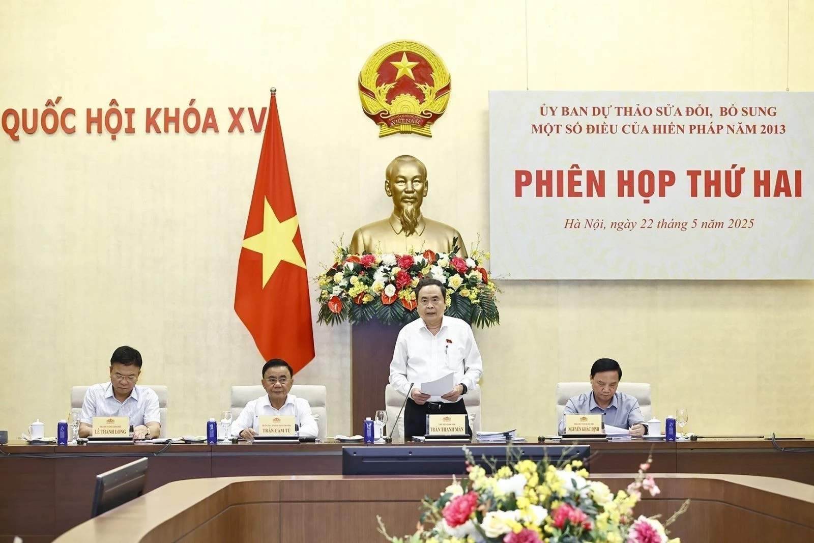 Chủ tịch Quốc hội Trần Thanh Mẫn, Chủ tịch Ủy ban dự thảo sửa đổi, bổ sung một số điều của Hiến pháp năm 2013 phát biểu. Ảnh: Doãn Tấn/TTXVN