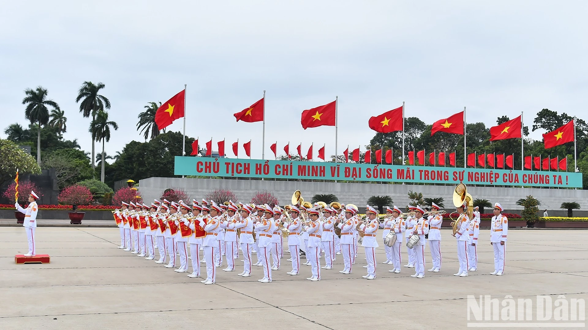 Đoàn Quân nhạc thực hiện nghi thức tại buổi lễ trên Quảng trường Ba Đình.