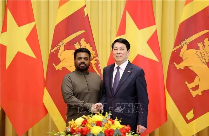 Chủ tịch nước Lương Cường và Tổng thống Sri Lanka Anura Kumara Dissanayaka chụp ảnh chung trước hội đàm. Ảnh: Lâm Khánh/TTXVN