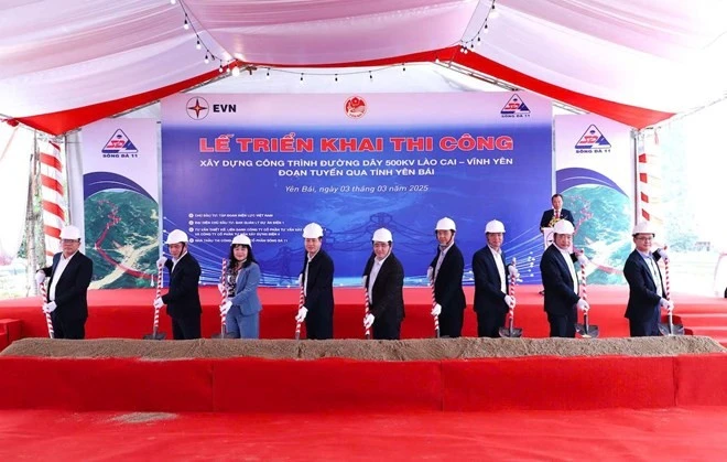 Lễ triển khai thi công công trình đường dây 500KV Lào Cai - Vĩnh Yên, đoạn tuyến qua tỉnh Yên Bái. Ảnh: Tuyết Lan
