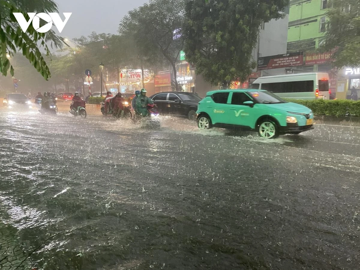 Bắc Bộ và Thanh Hóa có mưa rào và dông rải rác