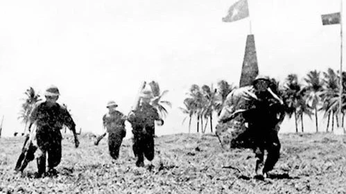 Quân ta tiến công đảo Song Tử Tây. (Ảnh: TTXVN)