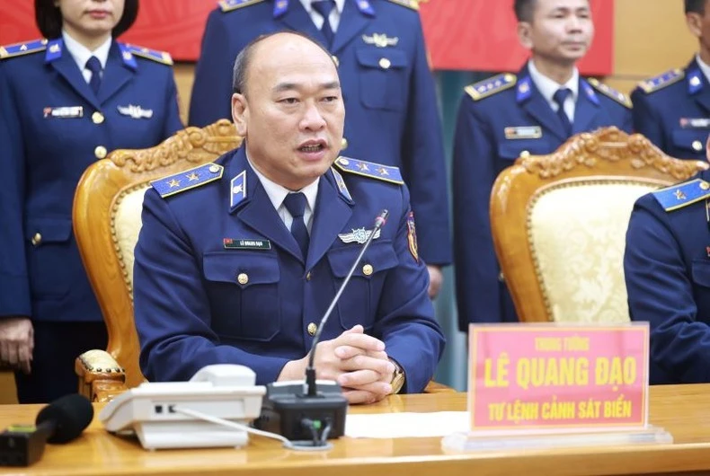 Trung tướng Lê Quang Đạo, Tư lệnh Cảnh sát biển Việt Nam chúc Tết các tàu đang thực hiện nhiệm vụ trên biển qua hệ thống VISAT.