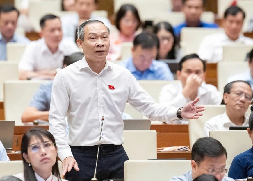 Đại biểu Phan Đức Hiếu (đoàn đại biểu Quốc hội tỉnh Thái Bình) phát biểu thảo luận về dự thảo Luật Thuế thu nhập doanh nghiệp (sửa đổi). Ảnh: TRỌNG HẢI