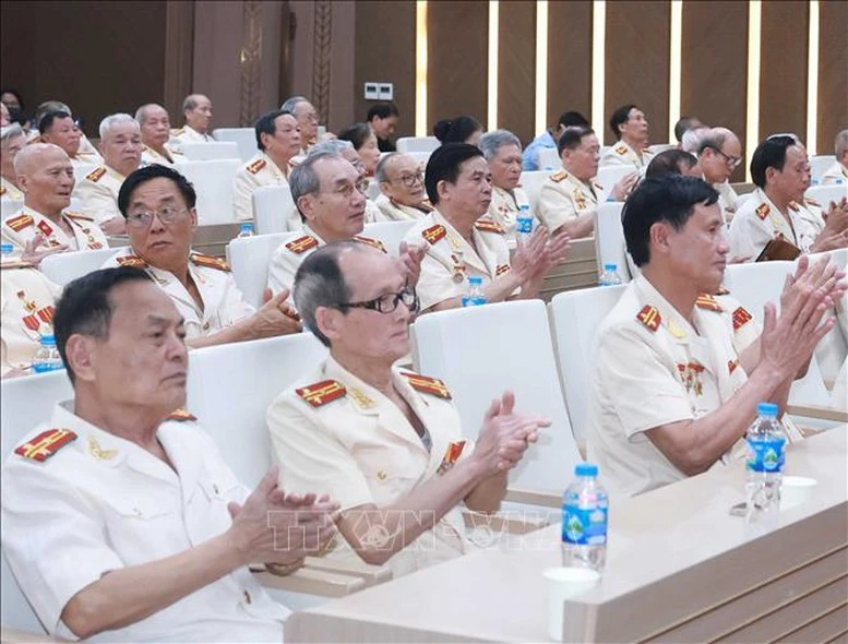 Các đại biểu tại buổi gặp mặt