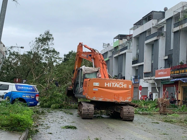 Ngành y tế cần hướng dẫn người dân thực hiện các biện pháp ứng phó với tình trạng mưa lớn, bão, lũ - Ảnh: VGP/HM