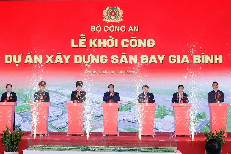 Dự kiến ngày 19/4/2025 tổ chức khởi công, khánh thành trực tuyến đồng loạt các công trình lớn trên cả nước - Ảnh: Thủ tướng Phạm Minh Chính và các đại biểu thực hiện nghi thức khởi công dự án xây dựng sân bay Gia Bình ngày 10/12/2024
