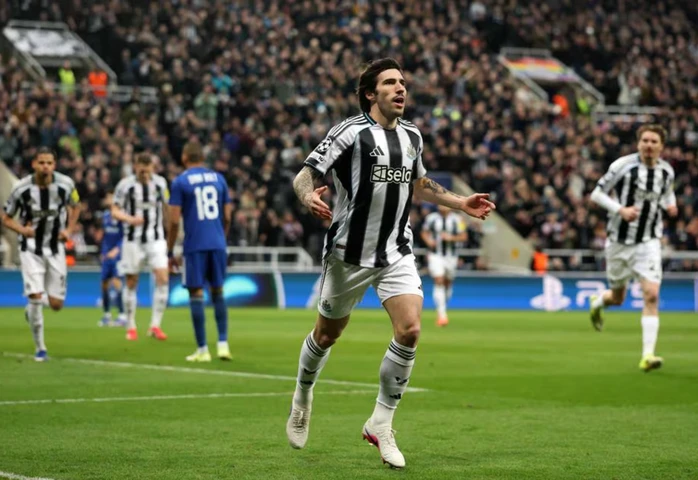 Sandro Tonali mở tỉ số sớm cho "Chích chòe".