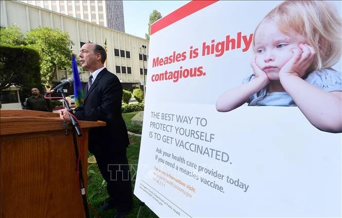 Tuyên truyền tiêm chủng vaccine phòng ngừa bệnh sởi tại Los Angeles, bang California, Mỹ. Ảnh: AFP/TTXVN
