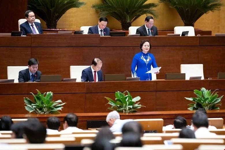 Bộ trưởng Bộ Nội vụ Phạm Thị Thanh Trà phát biểu giải trình ý kiến đại biểu Quốc hội tại Kỳ họp thứ 9. Ảnh: Quốc hội