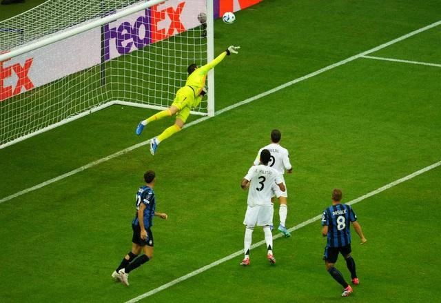 Courtois cứu thua sau pha đánh đầu của Mario Pasalic.
