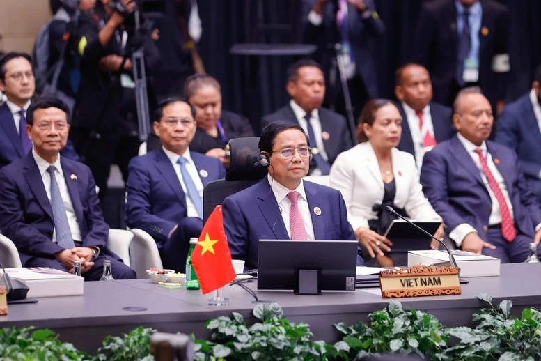 Thủ tướng Phạm Minh Chính dẫn đầu đoàn đại biểu cấp cao Việt Nam tham dự Phiên họp toàn thể của Hội nghị Cấp cao ASEAN lần thứ 46 - Ảnh: VGP/Nhật Bắc