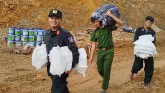 75 cán bộ, chiến sĩ Phòng Cảnh sát cơ động hỗ trợ học sinh 4 trường vùng cao, biên giới