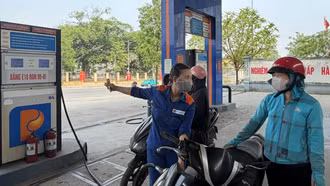 Người dân Lào Cai trong ngày đầu toàn quốc "phủ sóng" xăng E10