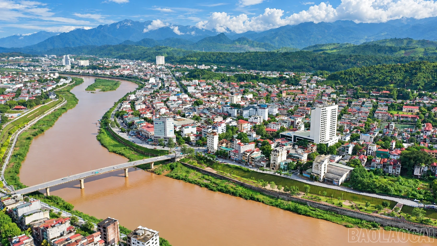 baolaocai-br_quang-canh-lao-cai.png