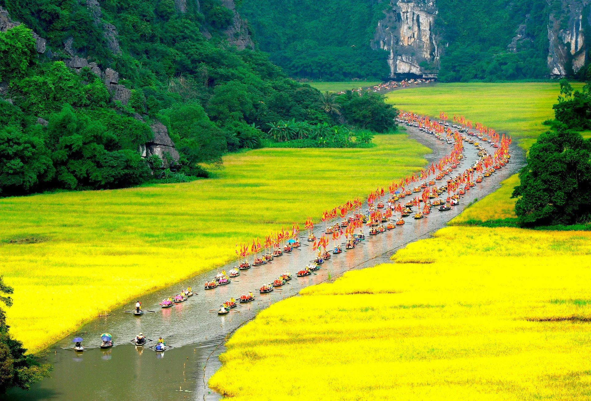 Ninh Bình - vùng đất có bề dày lịch sử và văn hóa.