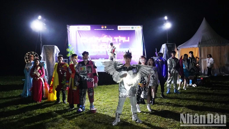 Màn trình diễn thời trang trong đêm Gala.