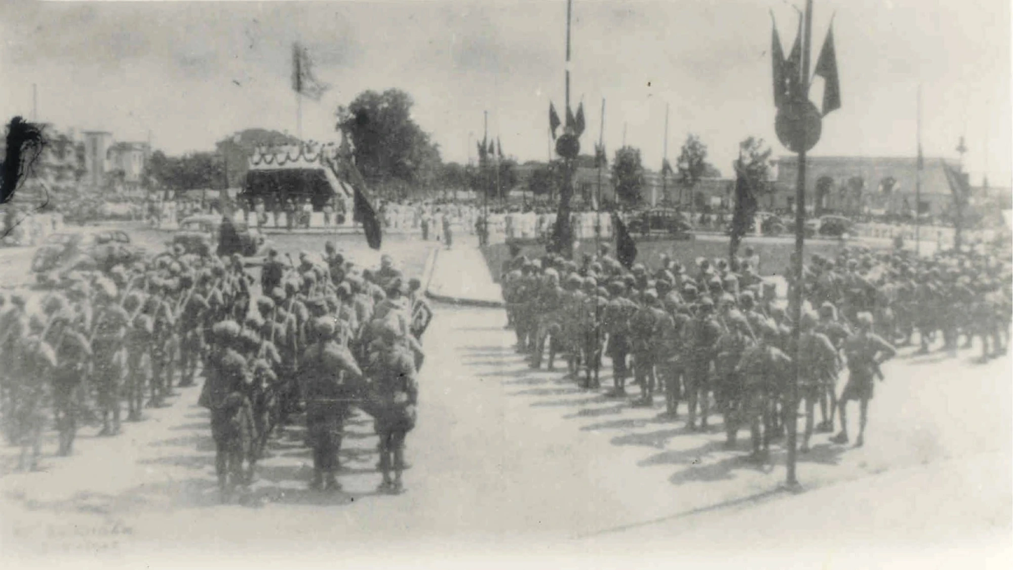 Giải phóng quân dự lễ Độc lập tại Quảng trường Ba Đình, Hà Nội ngày 2/9/1945.
