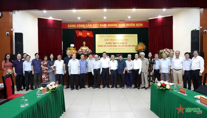 Đồng chí Nguyễn Trọng Nghĩa, Bí thư Trung ương Đảng, Trưởng ban Tuyên giáo Trung ương và các đại biểu dự hội thảo kỷ niệm 80 năm "Nhật ký trong tù".