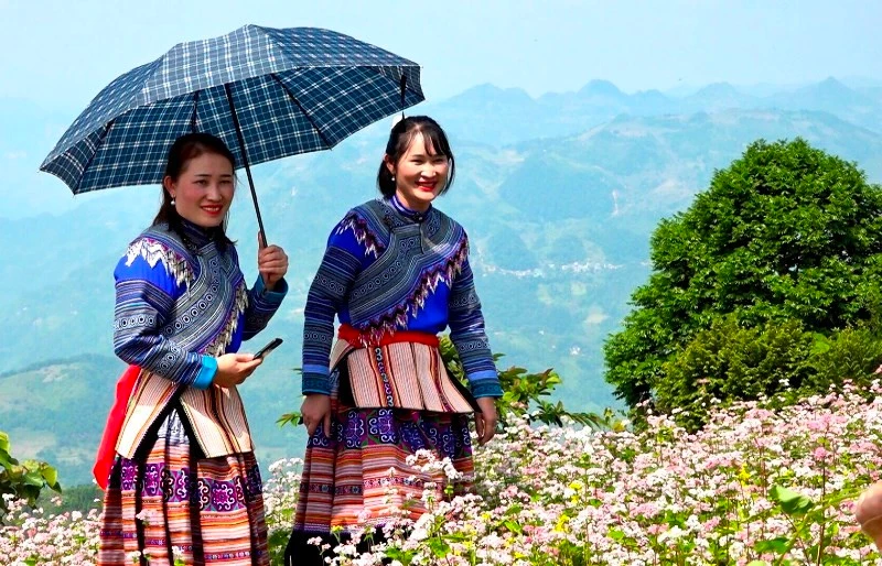Đồng bào dân tộc Mông ở Si Ma Cai, thượng nguồn sông Chảy, vui đón Tết Độc Lập 2/9 năm nay.
