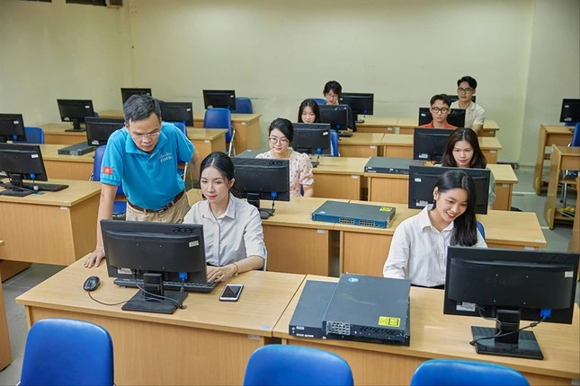 Lớp học chuyển đổi số tại Học viện Công nghệ Bưu chính Viễn thông.