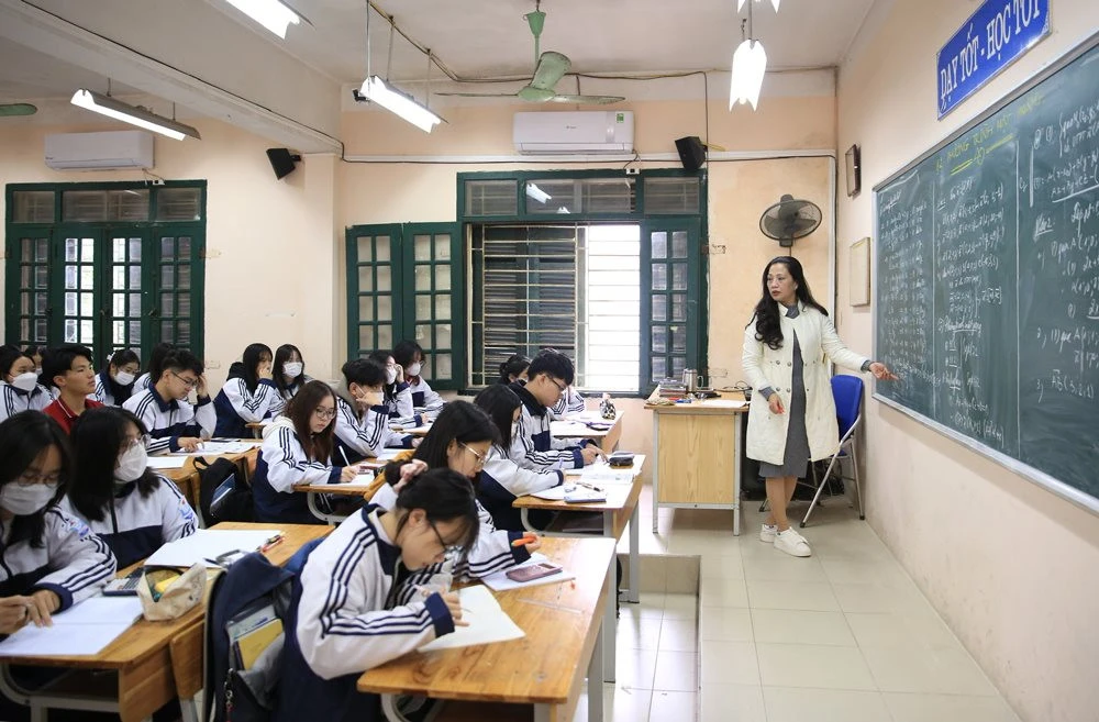 Một tiết ôn tập của học sinh lớp 12 Trường Trung học phổ thông Lý Thường Kiệt (quận Long Biên). Ảnh: Nguyễn Quang