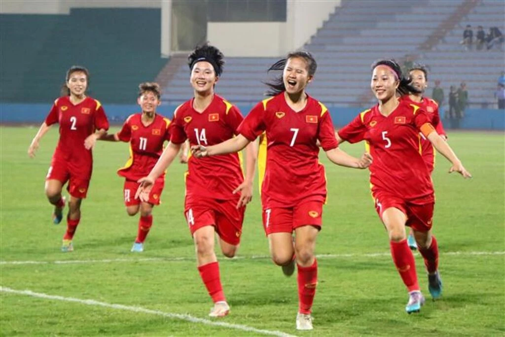 Các cầu thủ U20 nữ Việt Nam ăn mừng bàn thắng san bằng tỷ số 1 - 1 trong trận đấu gặp U20 nữ Ấn Độ.