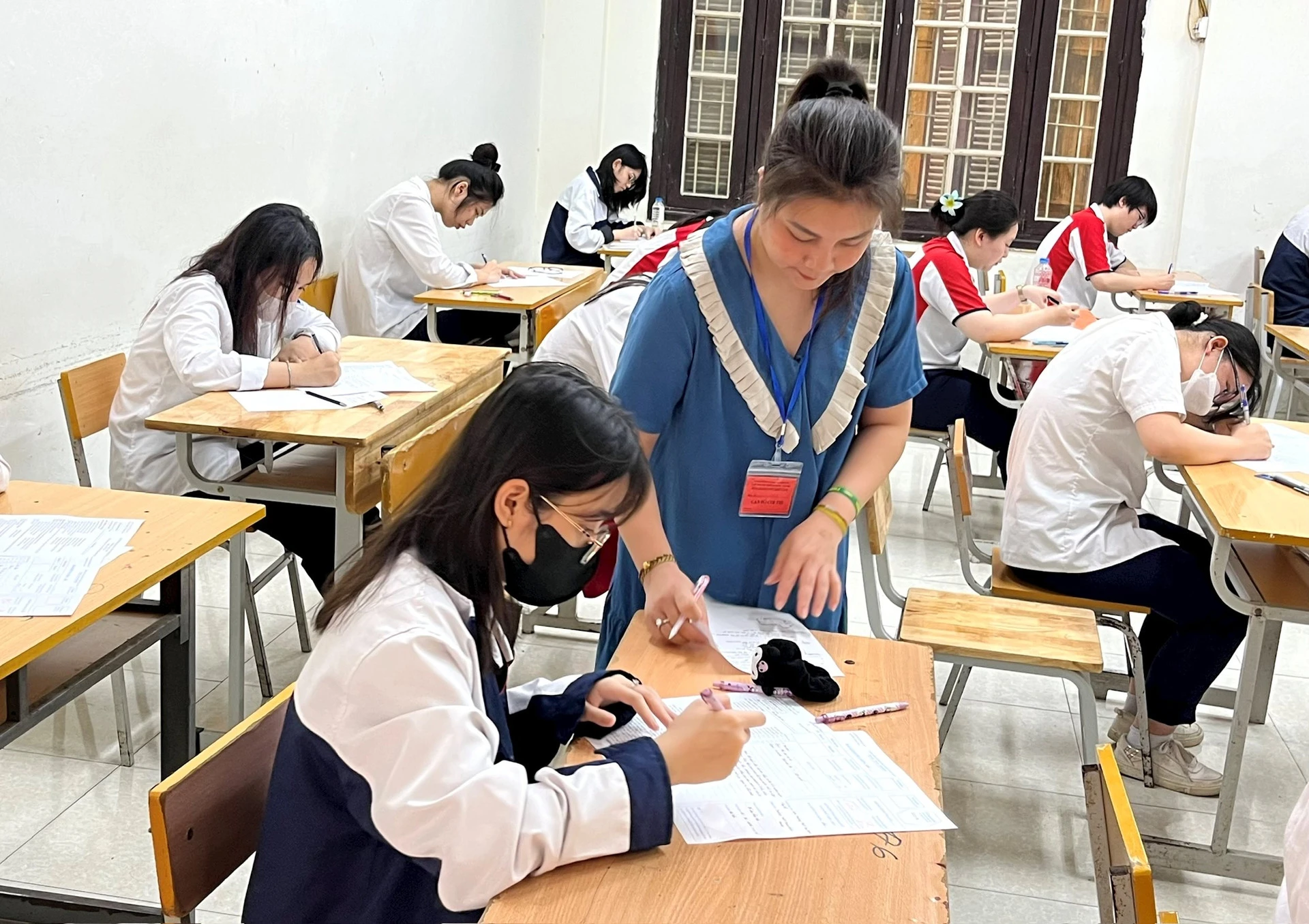Học sinh Hà Nội làm bài khảo sát chất lượng chuẩn bị cho kỳ thi tốt nghiệp trung học phổ thông năm 2024.