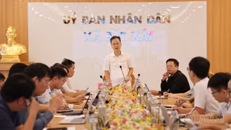 Phó Chủ tịch UBND tỉnh Nguyễn Thành Sinh kiểm tra tình hình triển khai dự án khu công nghiệp Bản Qua