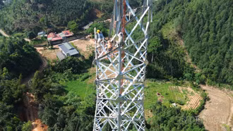 Hoàn thành lắp dựng 6 vị trí cột dự án đường dây 500kV Lào Cai - Vĩnh Yên, đoạn qua tỉnh Lào Cai