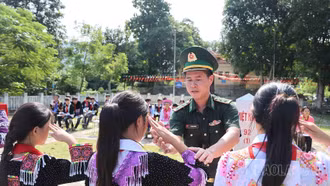 Tiết học biên cương nơi sông Hồng chảy vào đất Việt