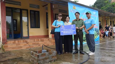 Công an Lào Cai trao công trình nước sạch tặng học sinh Châu Quế