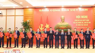 Công bố 12 quyết định của Bộ Chính trị, Ban Bí thư về công tác cán bộ