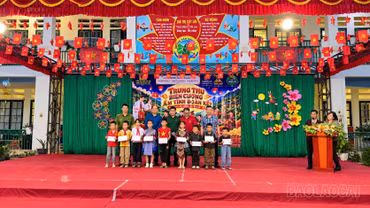 Gần 800 trẻ em xã Bản Lầu vui “Trung thu biên cương”